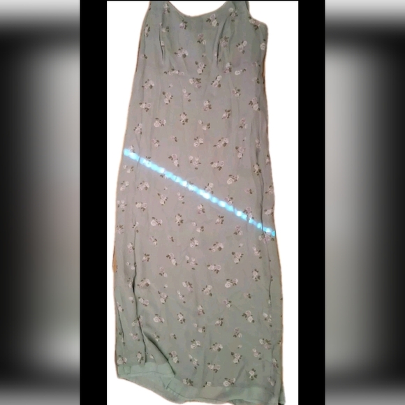 🌿 Vintage-Inspired Floral Midi Dress – Soft Sage Green 🌿 - Picture 9 of 10